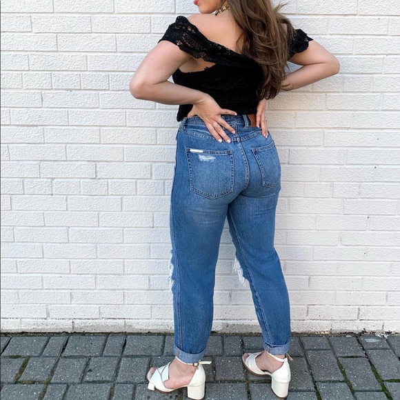 Off The Shoulders Lace Crochet Top - Picture 5 of 5